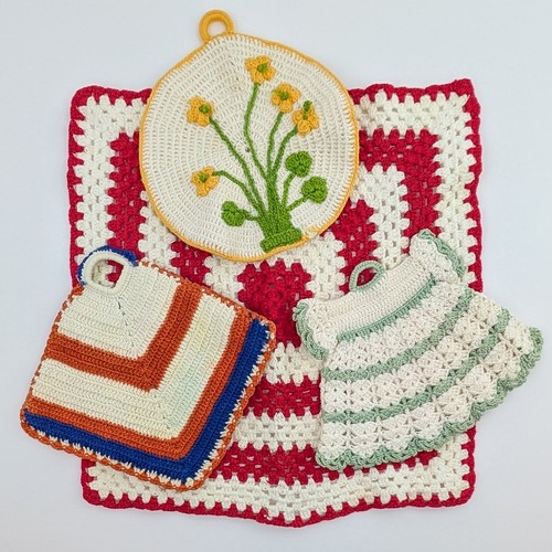 ​ 4 Vtg Handmade Crochet Potholders Dress Flower Bouquet Chevron Red Square