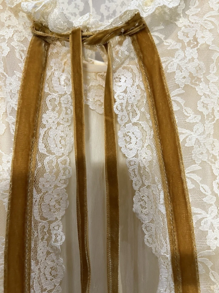 Vtg 60s Butter Yellow Peignoir Set Maxi M Lace Robe Golden Velvet Trim Lingerie - Image 3 of 4