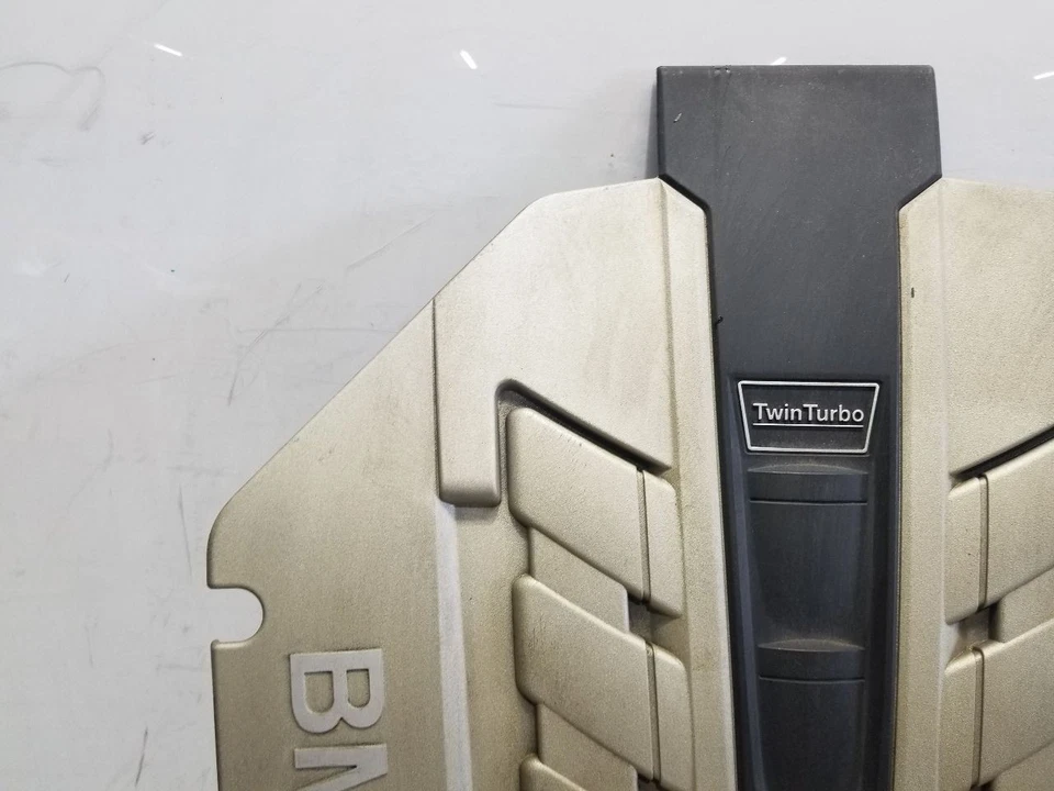 10 2010 BMW 550I GT 4.4L TWIN TURBO ENGINE COVER  - Image 3 of 4