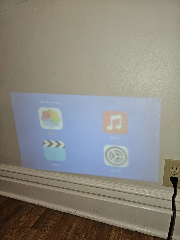 Mini Proyector LED QKK - NUEVO / Caja Abierta - Compatible 1080p - HDMI, USB, AV, VGA - Foto 3 de 3