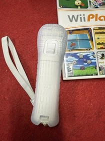 Wii Play with Bonus Wii Remote Nintendo Wii 2007 Mint