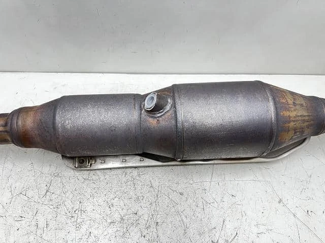 VOLKSWAGEN Nuevo Escarabajo 2003 GH-9CAWU Catalizador 1J0254506SX [Usado] [PA108949271] Foto 4 de 4