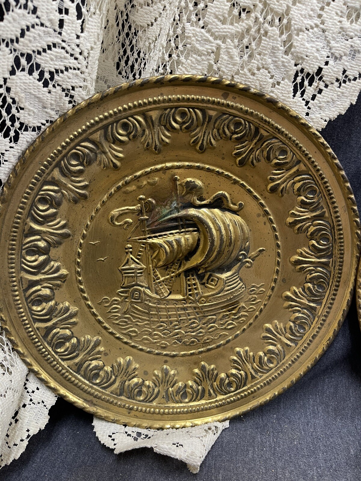 2Vintage Peerage England Embossed Brass Decorative Wall Plate Colonial