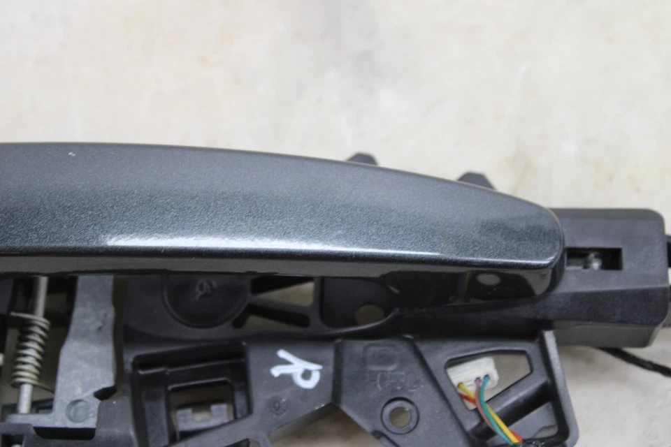 2016-2024 Chevrolet Camaro Right Exterior Door Handle OEM KQ74 - Image 2 of 4