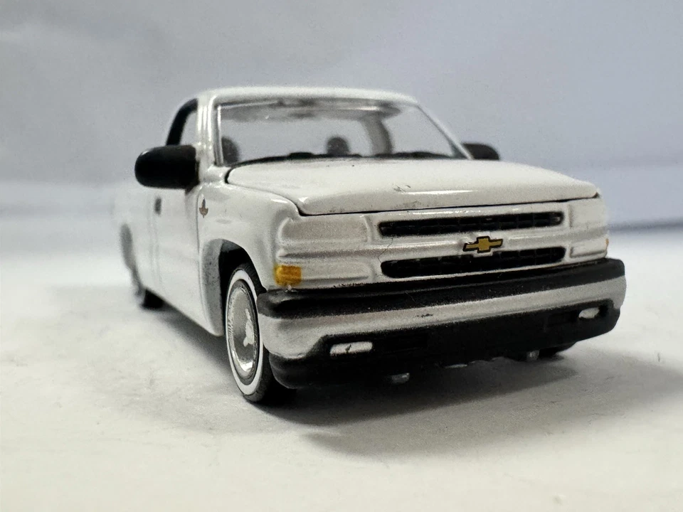 Camioneta Johnny Lightning Chevy Silverado suelta personalizada intercambio de ruedas Lowrider Foto 4 de 4