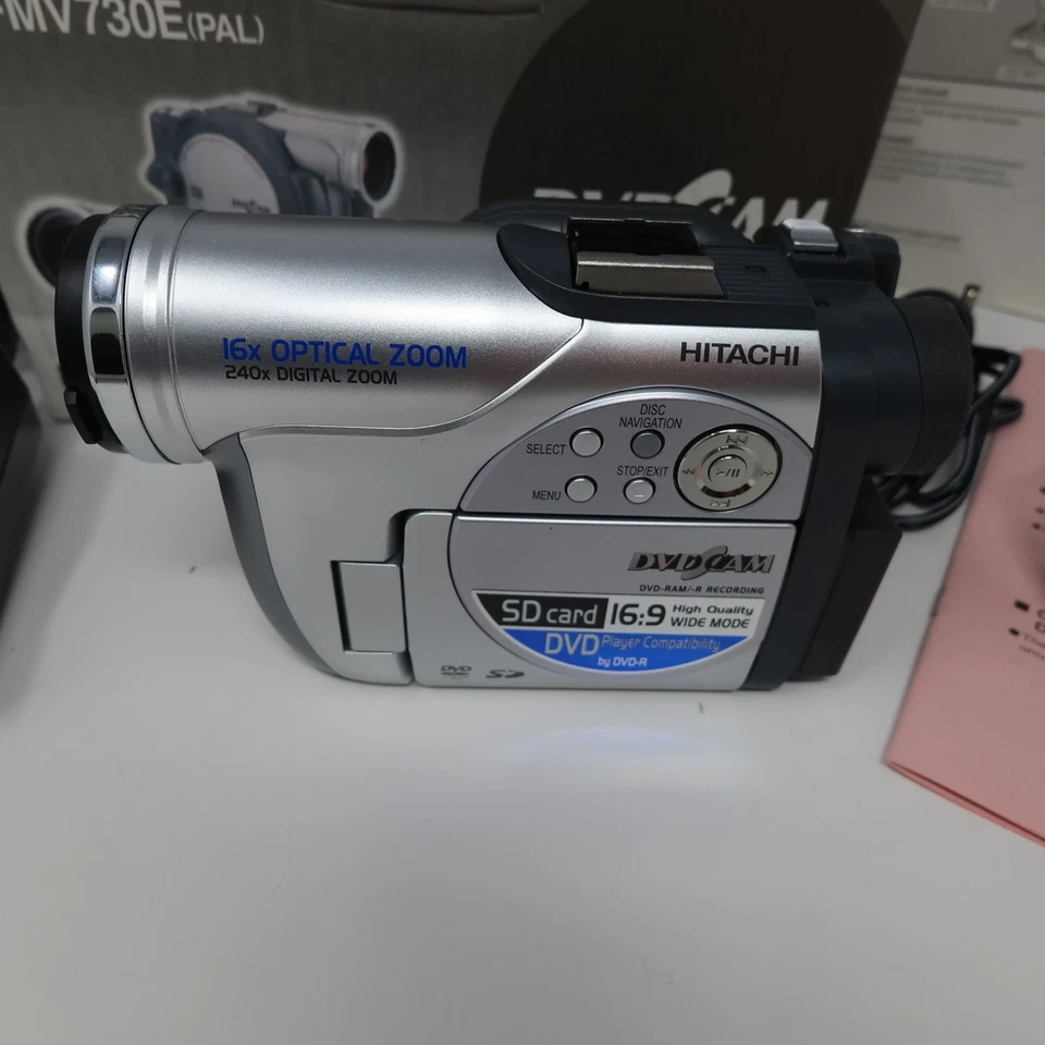 Hitachi DZ-MV730E DVD Video Camera Recorder Handheld Silver Boxed - Image 2 of 4