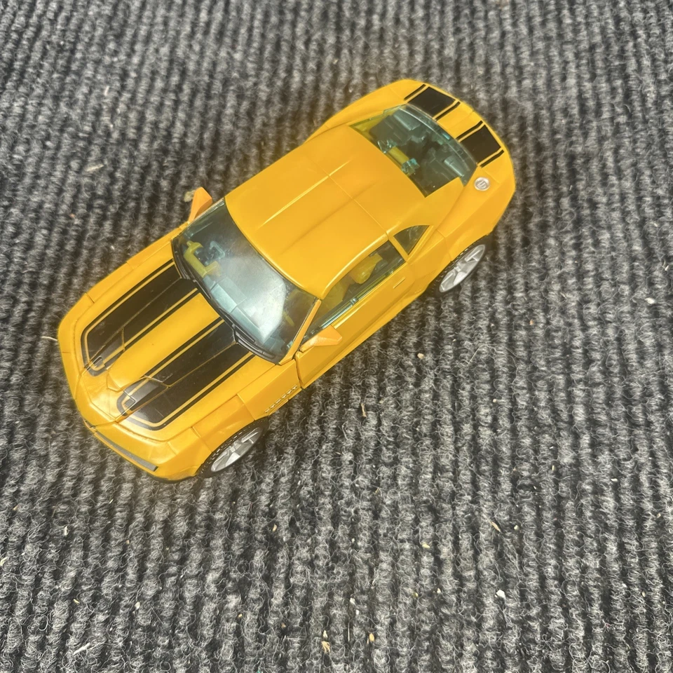 Transformers 2 Revenge of the Fallen Cannon Bumblebee Deluxe Hasbro Figure ROTF - Image 3 of 4