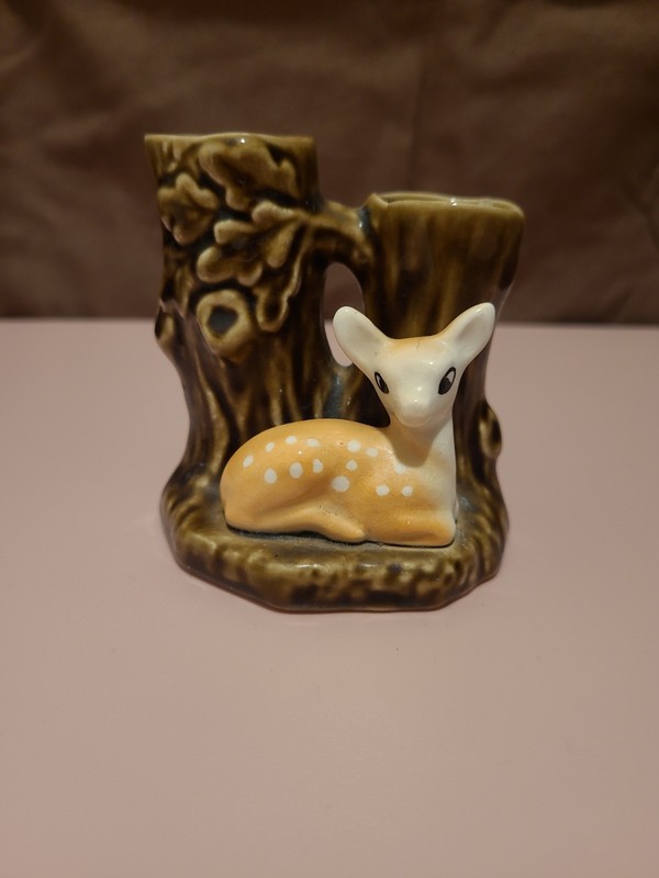 Vintage Sylvac Fawn Vase 4290 .Excellent condition.