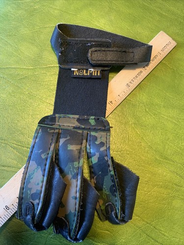 Vintage Woodland Camo Traditional Archery Three Finger Leather Glove Size L
