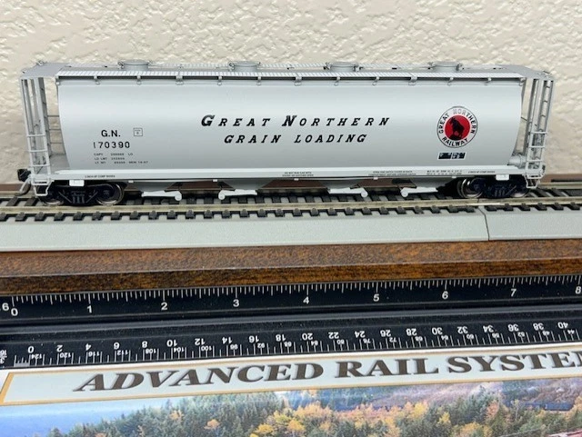 GREAT NORTHERN " GRAIN LOADING " WHEAT CYLINDRICAL 4 BAY HOPPER CAR HO Scale NEW - Image 3 of 4