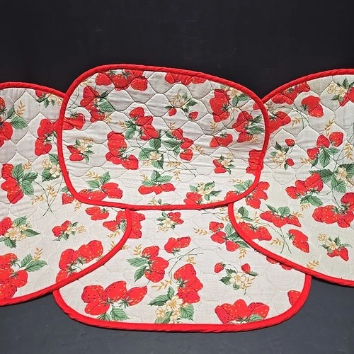 VTG Handmade Quilted Soft Fabric 4Pc Placemat Set Strawberries Farmhouse Kitchen