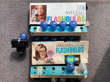 Universal’s Camera Corp Mercury Photoflash Unit Sylvania Flashbulbs Blue Dot 25