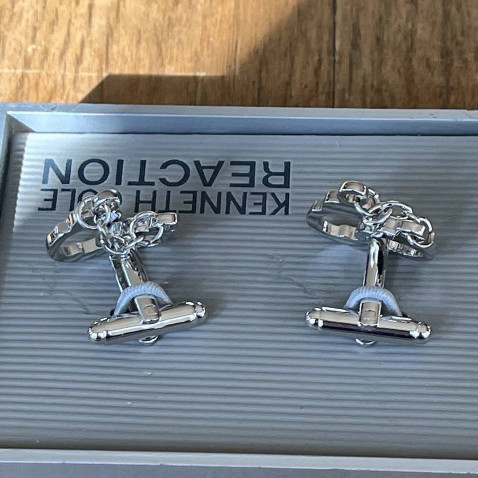 Unusual NEW KENNETH COLE Reaction - Pair Of Handcuffs - MENS Cufflinks In Box - Image 4 of 4