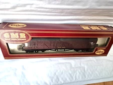 OO GAUGE AIRFIX RAILWAYS 54309-1 BR SIPHON H FREIGHT WAGON MAROON COACH W1429