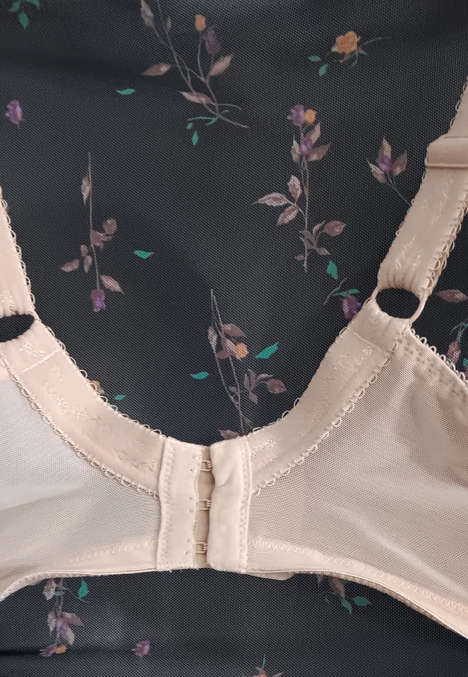 Beige Colored 4 Parts Contracted Cups + Lace Wired Unpadded Unlined Bra Sz 36G - Image 4 of 4