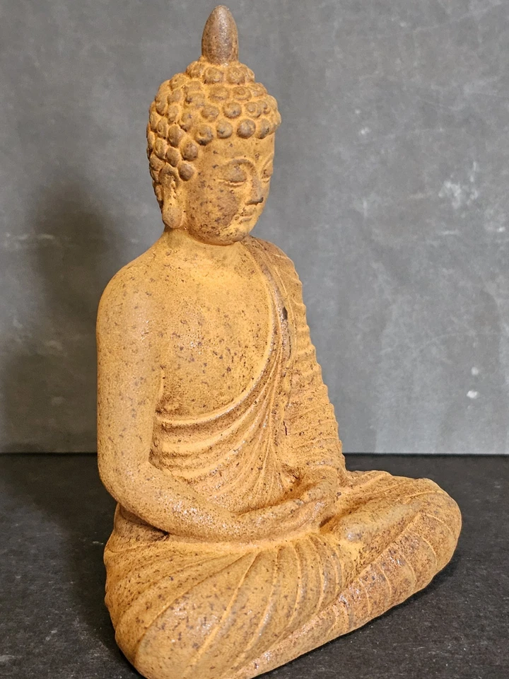 Antique Cast Iron thai Buddha. Wonderful rusty Patina. 13cm High. - Image 1 of 4