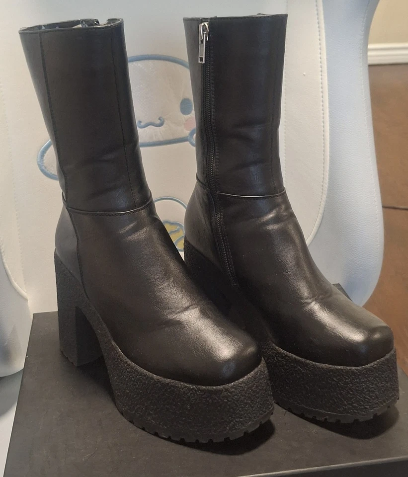 Dolls Kill Women's LAMODA Black Pleather Platform Zipper Boots Size 6 - Image 2 of 4