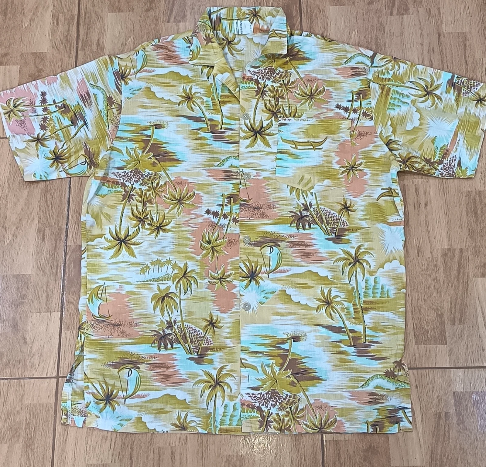 Vintage Carmens Hawaii Shirt XL Made in Barbados Tropical Palm Tree Boat Mens
Opens in a new window