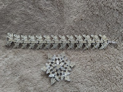 Vintage Sarah Coventry 1963 Snowflake Brooch and Leaf Bracelet Set, 7.5'', 83g
