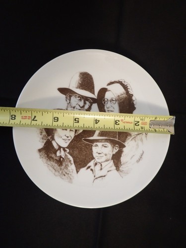 Canadian Traditions Mennonite Family Sorrina Porcelain Plate Douglas Ratchford - Picture 4 of 9