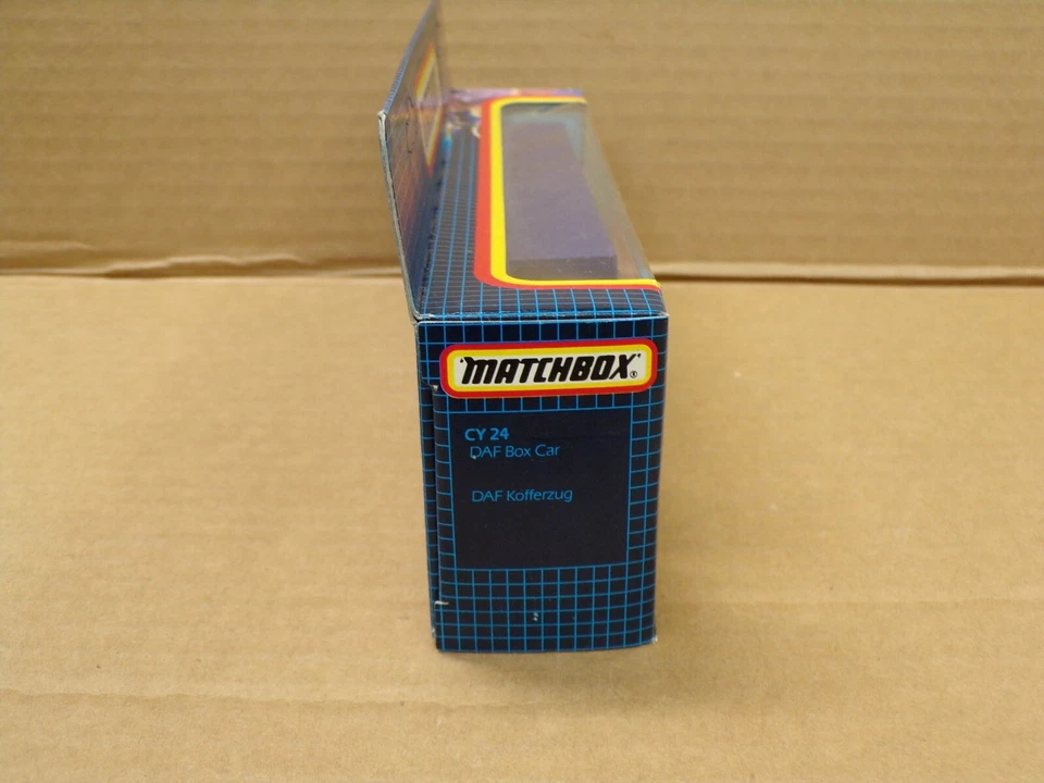 1987 Matchbox Convoy PICKFORDS MOVING DAF BOX TRUCK # CY24 - NOS ! - Image 3 of 4