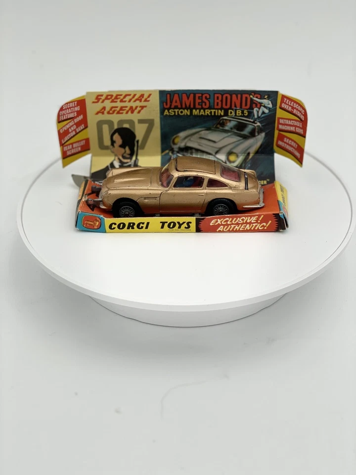 JAMES BOND 007 ASTON MARTIN D.B.5 CORGI TOYS BOXED - Image 2 of 4