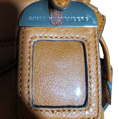Cartera Aimee Kestenberg Rachel cuero tachonado asa superior camel - Imagen 3 de 4