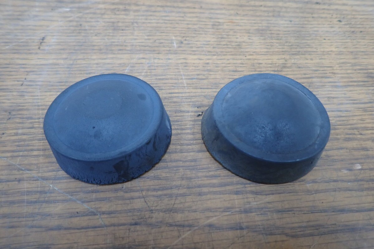 1984 KAWASAKI VOYAGER ZN1300A SWINGARM SWING ARM RUBBER