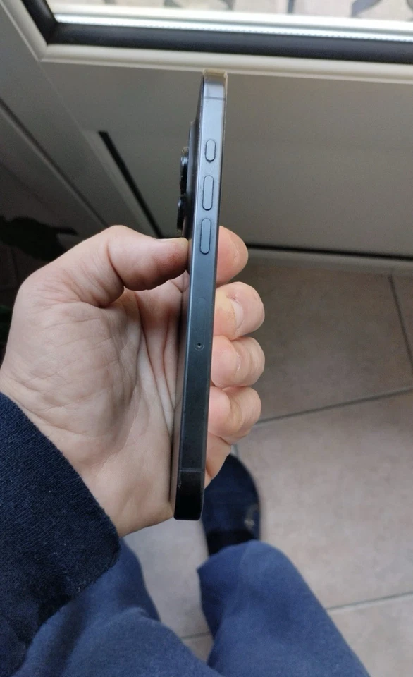 Apple iPhone 16 Pro · 128GB, foto 4 di 5