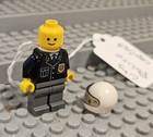 Lego MINIFIGURE- City Police Suit W Blue Tie And Badge  Cop049 Lot238 — photo 2