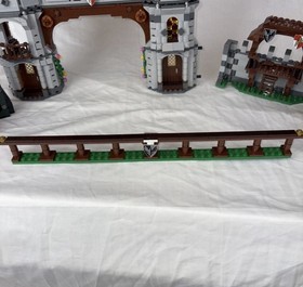 Lego Kingdoms Joust 10223 Castle Lion Knights Dragon Knights 100% Complete Set