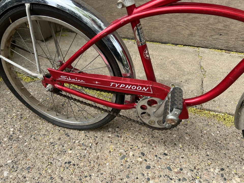 Bicicleta Schwinn vintage roja en muy buena condición 20” Typhoon niños Foto 2 de 4