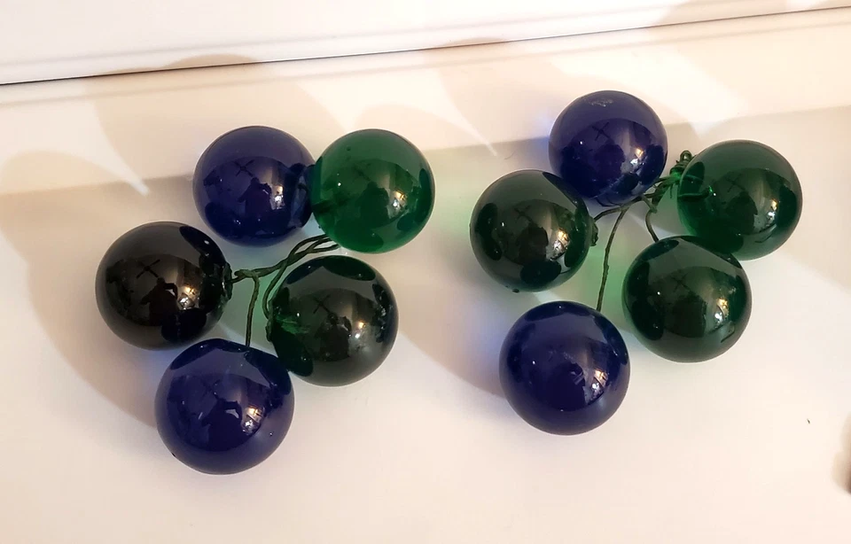 3 PCS VTG LARGE LUCITE BLUE & GREEN GRAPES CLUSTERS ON WOOD -MCM DECOR - Image 4 of 4