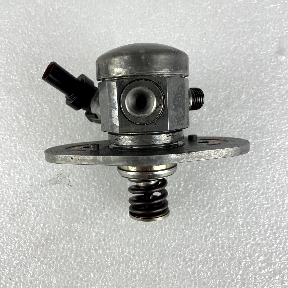 2016-20 BMW F90 M5 F91 F92 F93 M8 HIGH-PRESSURE PUMP 13517852361  