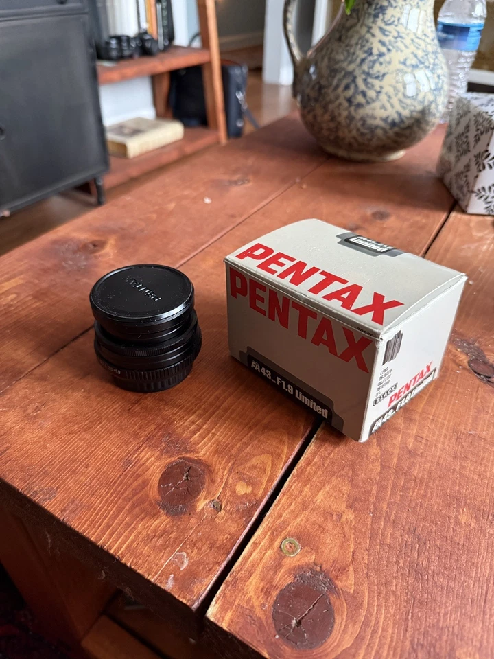 SMC Pentax-FA 43mm f/1.9 Limited Pancake Lens w/ original box- USA SELLER  - Image 4 of 4
