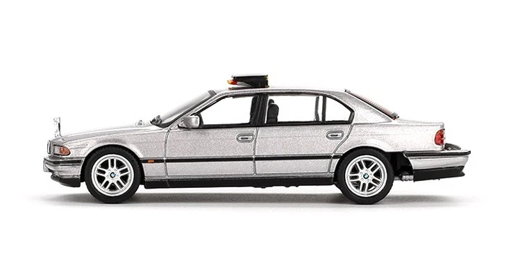 Mini-GT 1:64 BMW 750 IL (E39) 007 JAMES BOND TOMORROW NEVER DIES GERMAN V. 1997 - Immagine 4 di 4