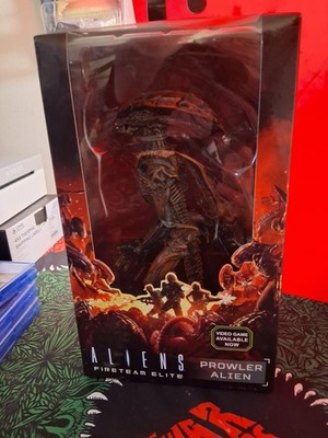 NECA Aliens Fireteam Elite Spitter Alien Prowler Action Figure