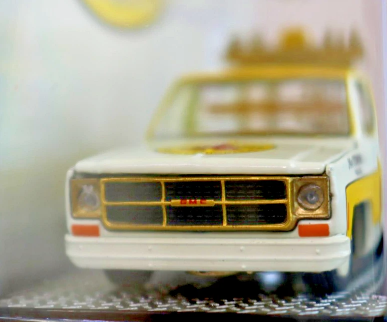 Camión de remolque Chase Square Body 1975 GMC Sierra Grande 15 escala 1/64 Foto 2 de 4