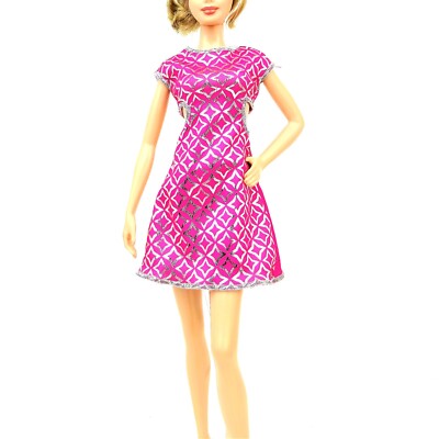 2016 Barbie Puppe Mode ausgeschnittene Seiten Muster Kleid geeignet für alle Formen