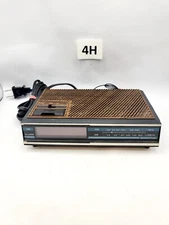 Vintage Spartus Alarm Clock Radio Model No. 0105