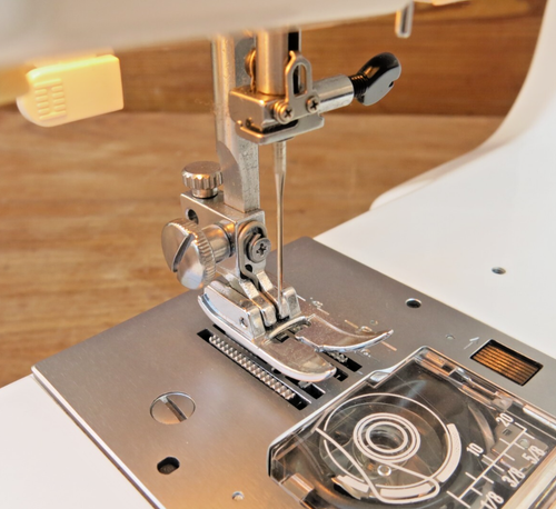 JANOME - MS2522 LIMITED EDITION - SEWING MACHINE – LIGHTLY USED – 2 of 3 LISTED - Picture 12 of 17