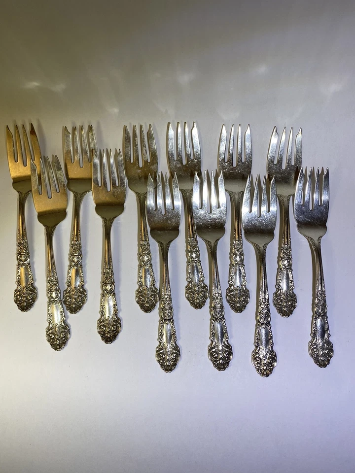 Tenedor de ensalada Reed & Barton renacentista francés de plata esterlina de 6 1/8" $39 cada uno Foto 2 de 3