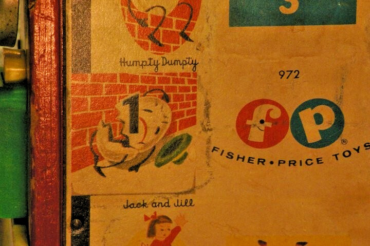 как выглядит Vintage Fisher Price Cash Register Toy 972 from 1960 фото