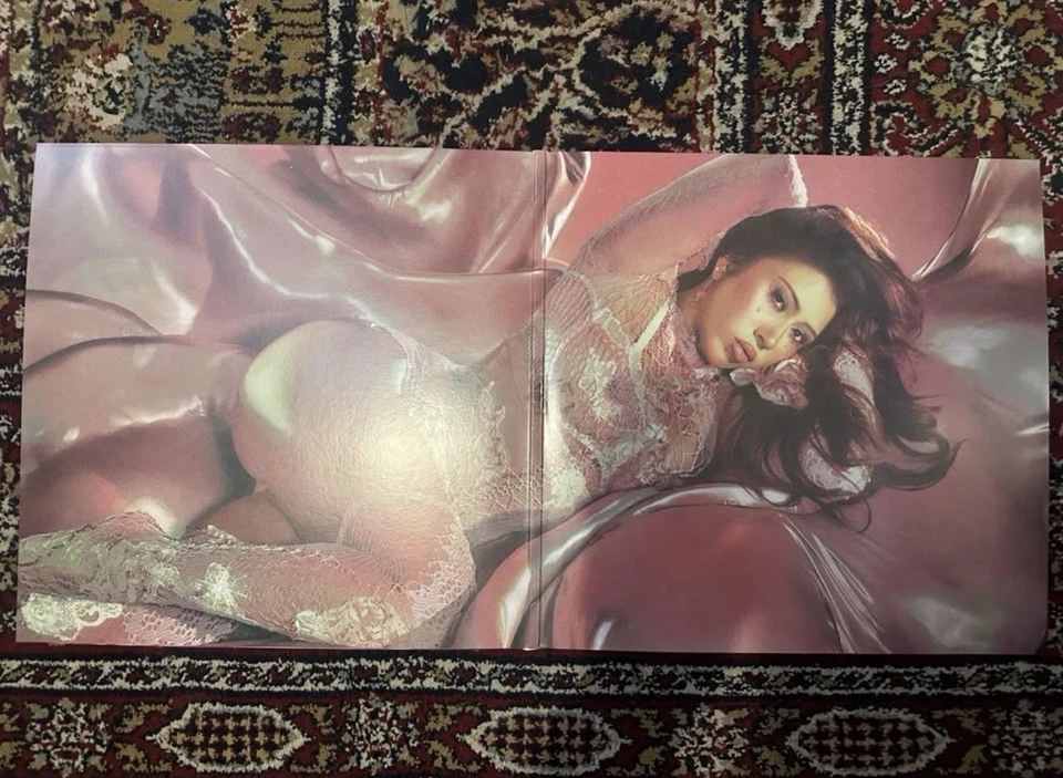 Kali Uchis Sincerely, Limited Edition Lenticular Cover Silk Marble Vinyl Record - Image 4 of 4
