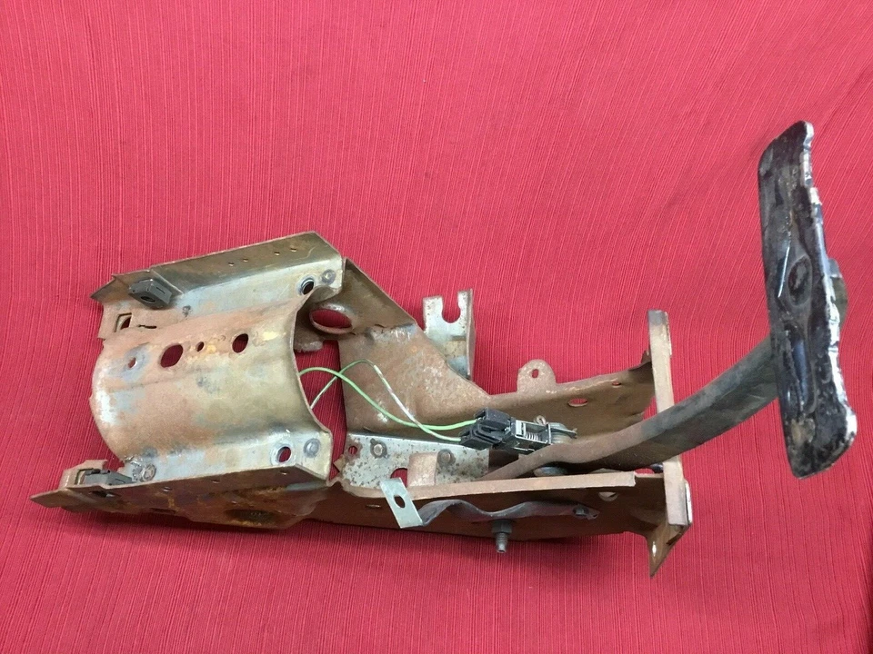 Montaje de pedal de freno de pie Lincoln Mark V 1977-1979  Foto 2 de 4