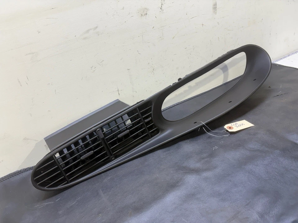 Rejillas de ventilación para tablero Porsche 944  Foto 2 de 4