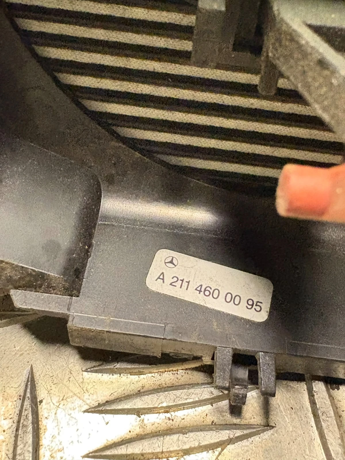 Exact part number label A 211 460 00 95