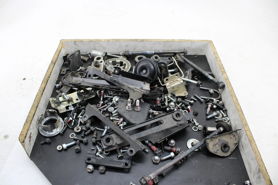 09-25 Kawasaki Vulcan 1700 Vn1700 Vaquero Abs Misceláneos Tornillos de Herrajes Foto 2 de 4