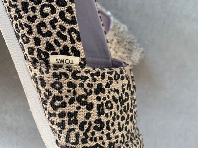 glitter cheetah toms