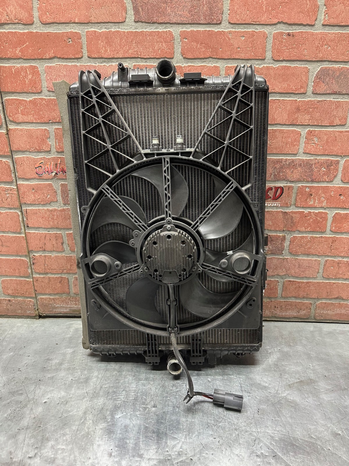 McLaren 650S 2015 Rear Right Engine Motor Radiator Fan Shroud Assembly 15 -17